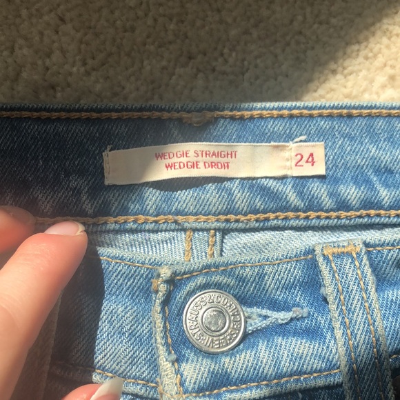 Aritiza - Levi's - Wedgie Straight - Size 24 - Picture 3 of 4